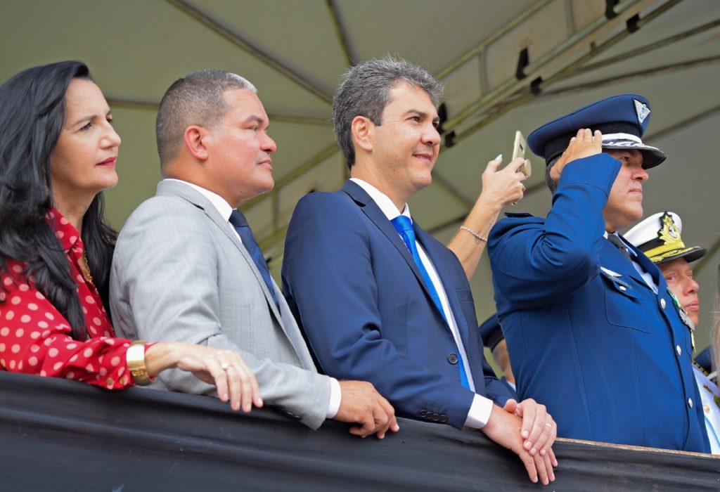 SÃO LUÍS Prefeito Eduardo Braide participa de desfile cívico em