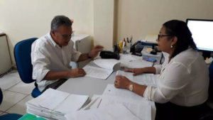 Foto: Prefeito Zezildo Almeida durante a assinatura do convênio na SSP-MA