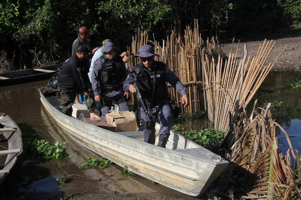 Equipe de policiais militares e agentes da Prefeitura desmontaram “tapagens” irregulares